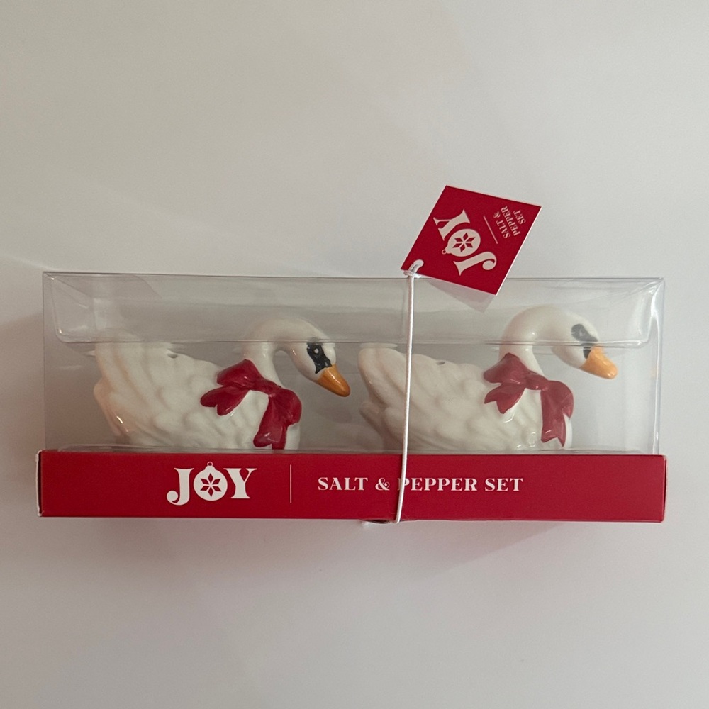 Swan nwt Salt and Pepper Set